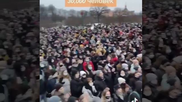 Петербурге вышло уже более 30 000 человек !!!