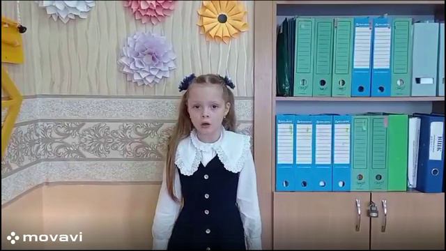 Галиуллина Ясмина читает стихотворение "Часы" (на татарском языке)