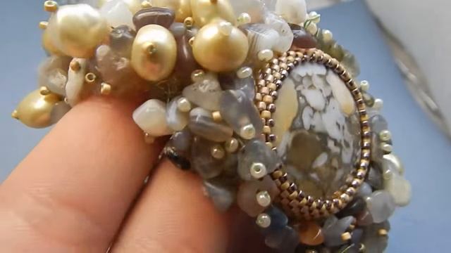 Широкий браслет из агата и жемчуга Дары земли