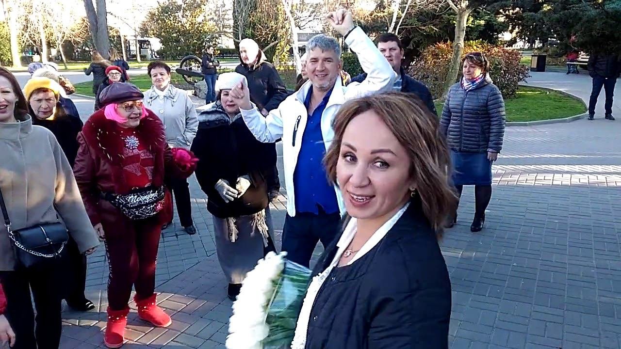 14.03.20 - Танцы на Приморском бульваре - Севастополь - Певец Сергей Соков