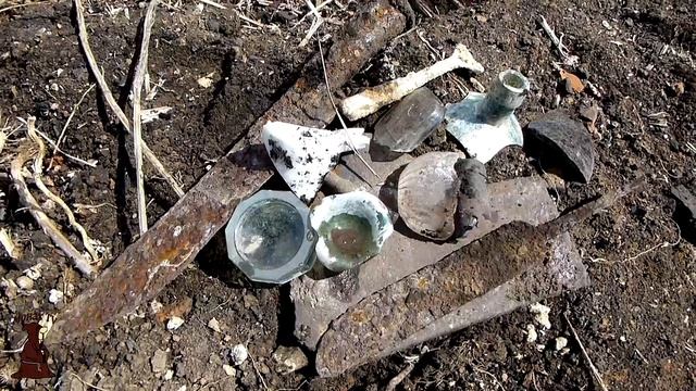 Нашли Закладуху счетных жетонов на старом фундаменте поиск монет с металлоискателем