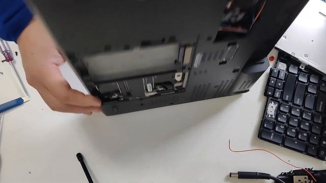 How to disassemble Lenovo ThinkPad W540W541T540p