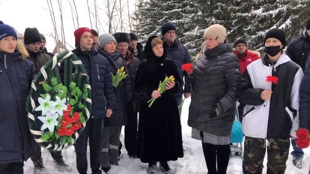 Возложение венков к памятнику воинам-интернационалистам.