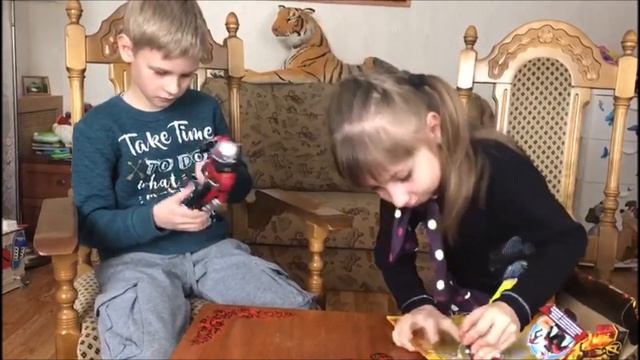 РАСПАКОВЫВАЕМ с друзьями ЧЕЛОВЕКА-МУРАВЬЯ