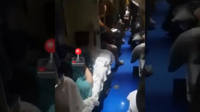 Cтало лень идти до туалета и он решил справить НУЖДУ В ВАГОНЕ