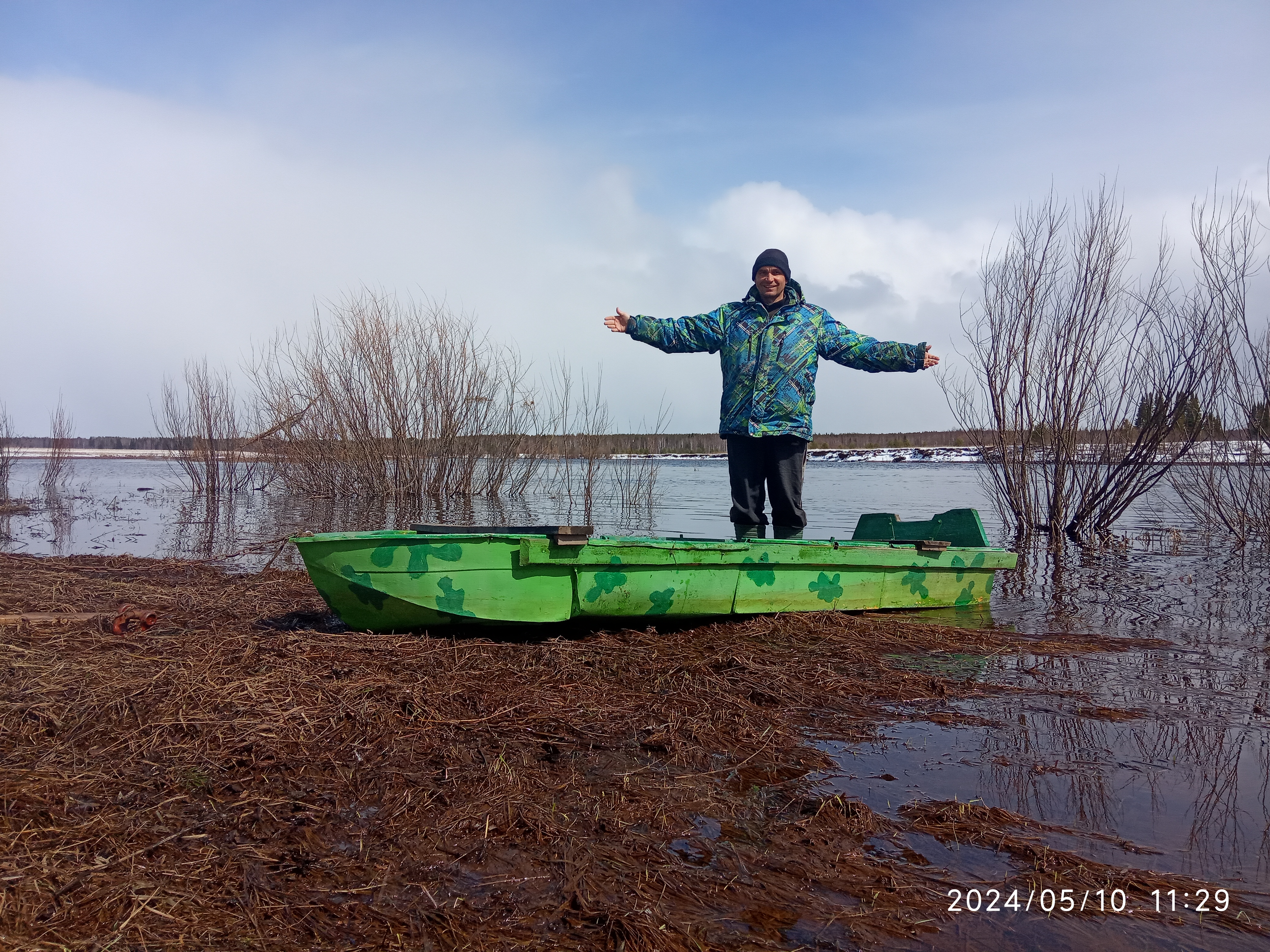 кататься на лодке Большой озеро , незаконные китайский сеть от браконьеров на озеро