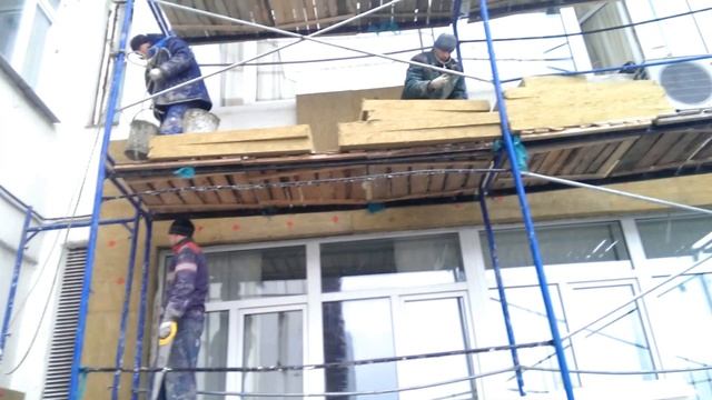 Мокрый фасад.Почти зима.