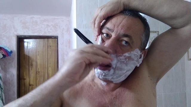 Бритьё опасной бритвой КАМА  по желанию Юрия Михайловича