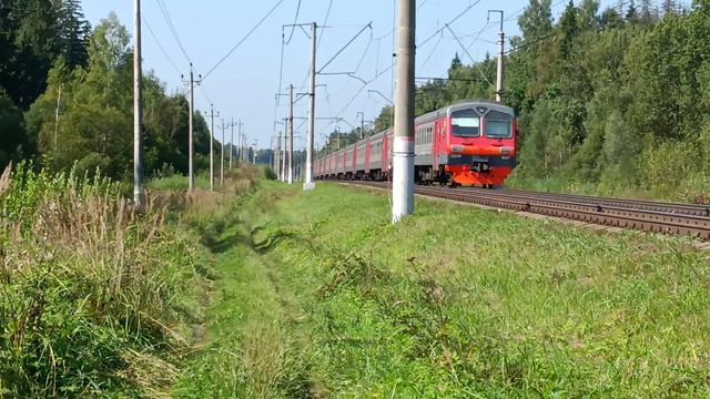 Электропоезд ЭД4М-0067 Набирает ход