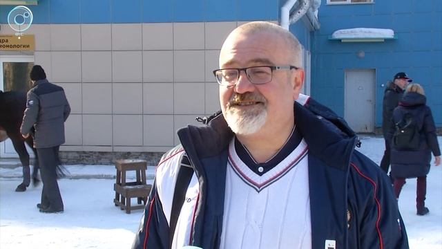 Массовый сеанс иппотерапии. Пациентов детской туберкулёзной больницы пригласили на конную прогулку