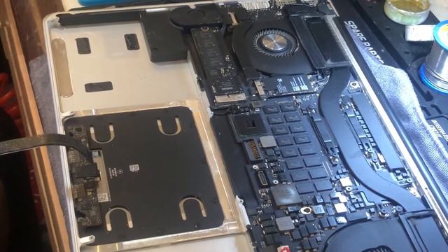 MODE SIAGA TINGGI , ganti baterai MacBook Pro A1398