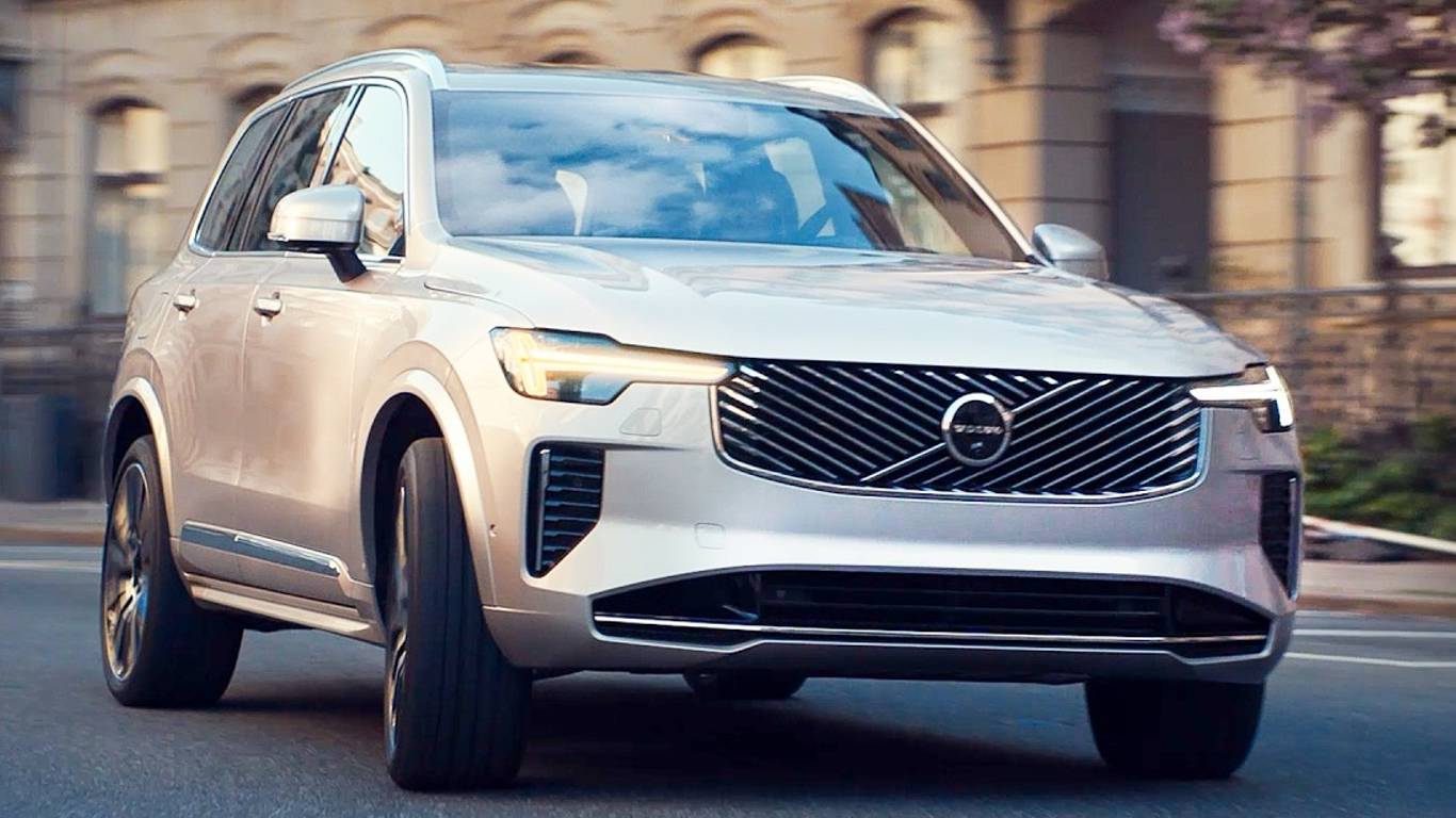 Volvo XC90 2025 (фейслифтинг) Идеальный гибридный внедорожник – роскошь, мощность и эффективность.