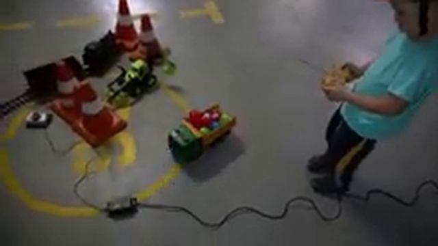 Настоящая ЖЕЛЕЗНАЯ ДОРОГА и ПАРОВОЗ для детей