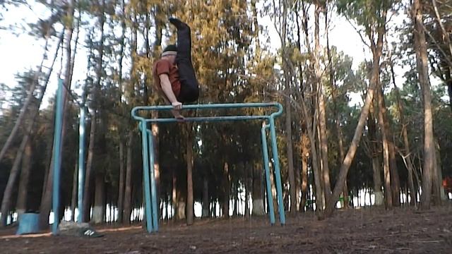 Parallel bars.Высокий угол на брусьях
