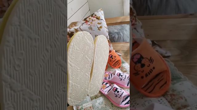 Детские домашние тапочки от бренда Smile of Мister классической модели открытого типа