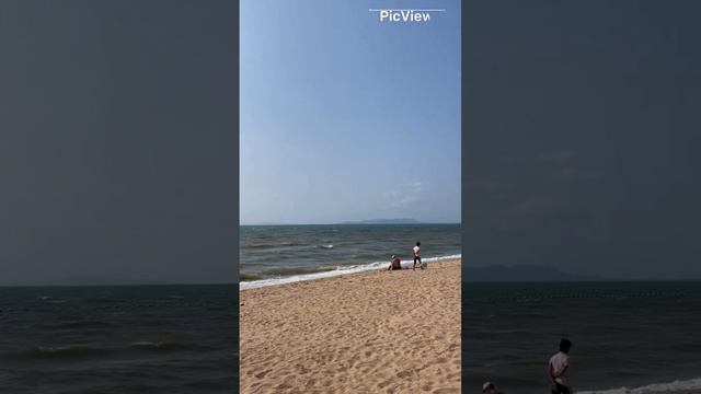 Как выглядит сегодня пляж рядом с отелем Паттайя Парк в Тайланде 3 мая 2024. Какая погода, море