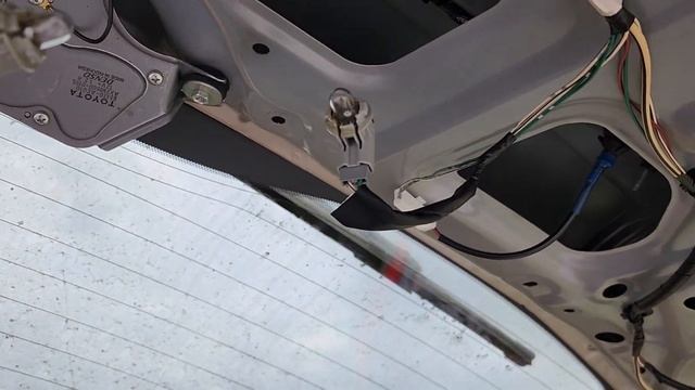 2007 Toyota Sienna License Plate Bulb Replacement. There Are Two Bulbs
