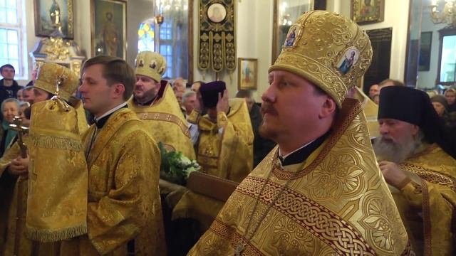 Митрополит Павел возглавил Божественную литургию в столичном храме в честь св. Александра Невского