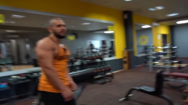 ТРЕНИРОВКА ЗА РЪЦЕ С ШАМПИОН ПО КУЛТУРИЗЪМ