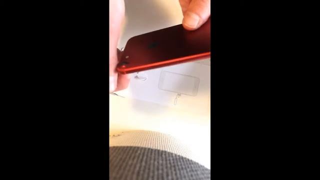 Вставляем сим-карту в iphone 7 Red айфон 7