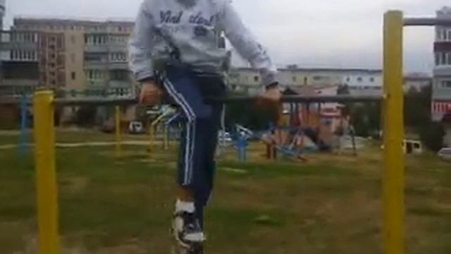 Луна з кувырком назад.
