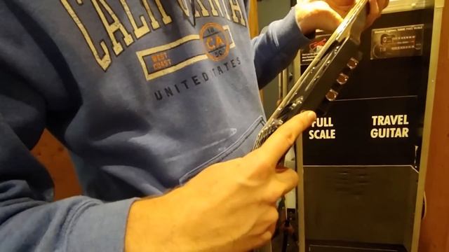 Traveler Guitar - страшненькие гитары для путешествий в Guitar Center