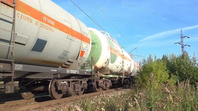 "Старый знакомый омич". ВЛ10К-1747 с грузовым поездом и приветливой бригадой