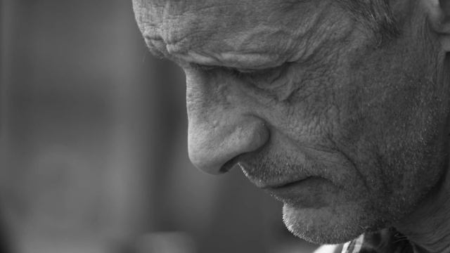 "От тебя веет старостью" - сказал муж и, хлопнув дверью, ушел к молодой. Но спустя время... Рассказ