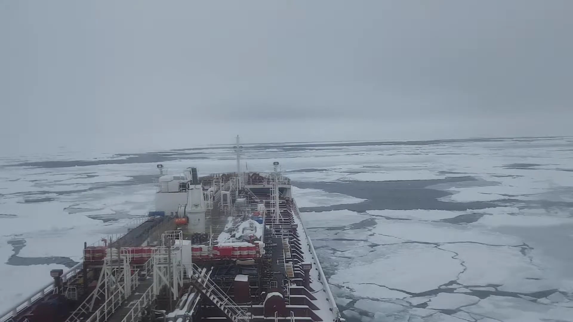 Проход танкера _Андрей Первозванный_ через льды Арктики