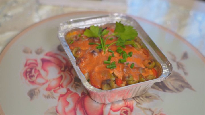 Простая кухня | «Курица в томатном соусе с оливками»