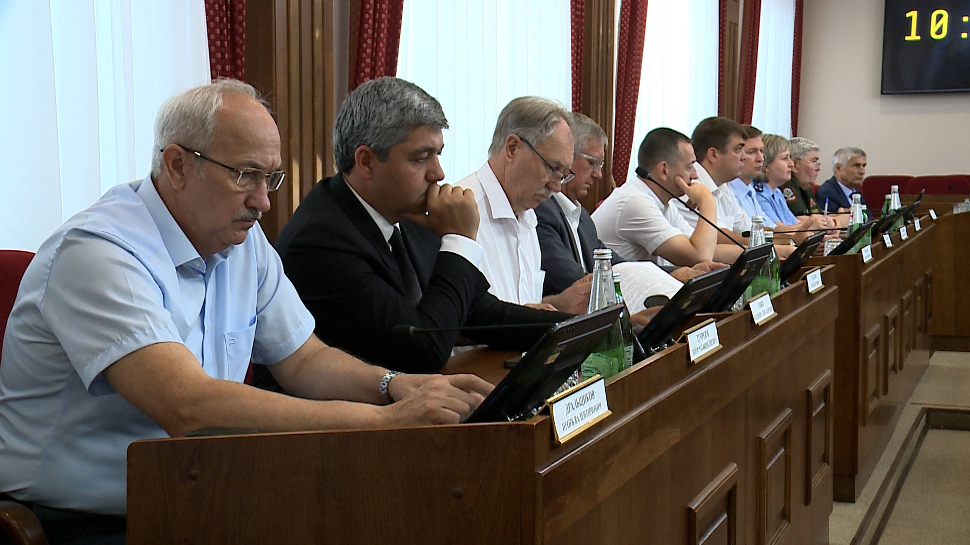 На Ставрополье депутаты весли изменения в региональный закон о выплатах контрактникам