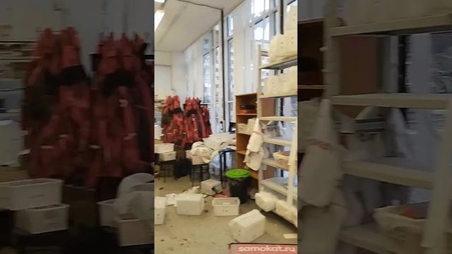 Повреждения получил один из складов службы доставки продуктов «Самокат» в Белгороде