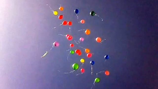 Balloons are flying away! / Улетают воздушные шарики!
