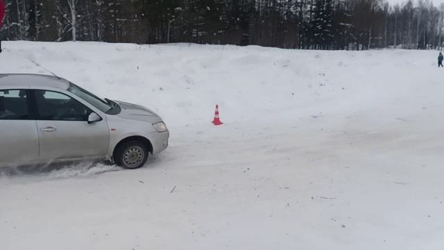 Не большие любительские гонки на автомобилях .