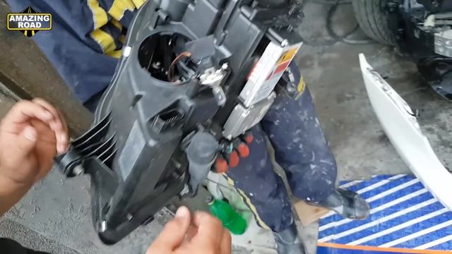 Replacement of a Headlight on Mercedes W219 C219 CLS  How to Remove Headlights on W219