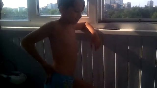Орем с балкона ???