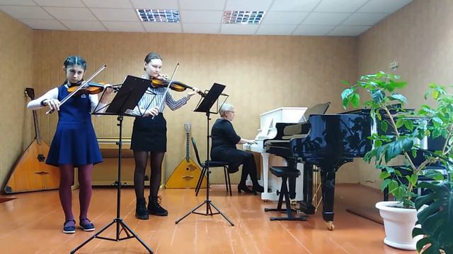 И. Дунаевский "Песенка о капитане", исп. ансамбль скрипачей