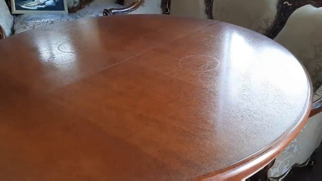 Обеденный стол