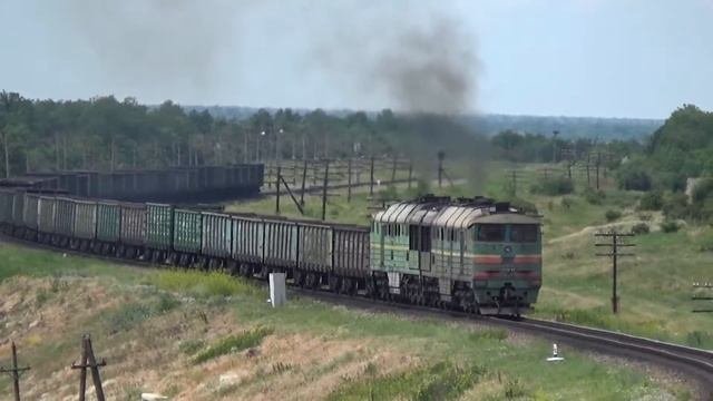 2ТЭ116-1017 с грузовым поездом на перегоне Гусарка - Магедово