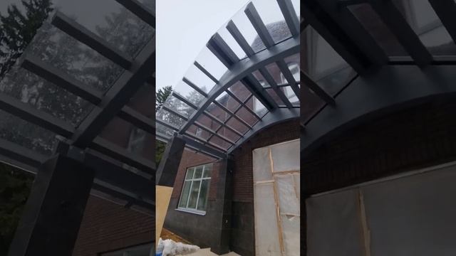 Козырёк над входом из клеёного бруса
