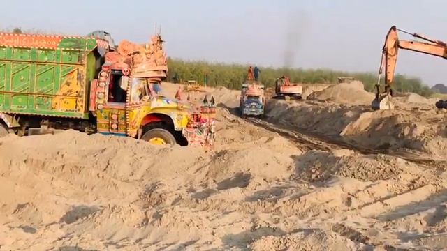 Excavator 200 Fiat Hitachi brake's all record of loading sand on damper within 7 mints