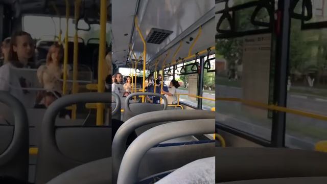 Военные песни уже в автобусах, причём в исполнении пассажиров