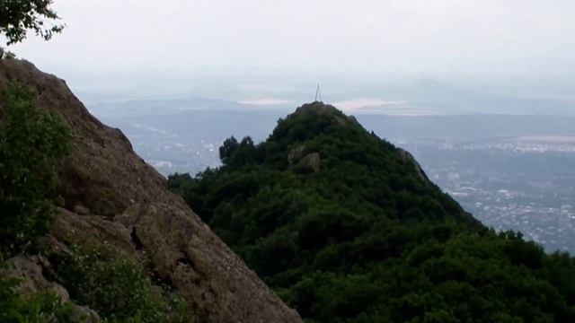 Козьи горы нашей летней Бештау .