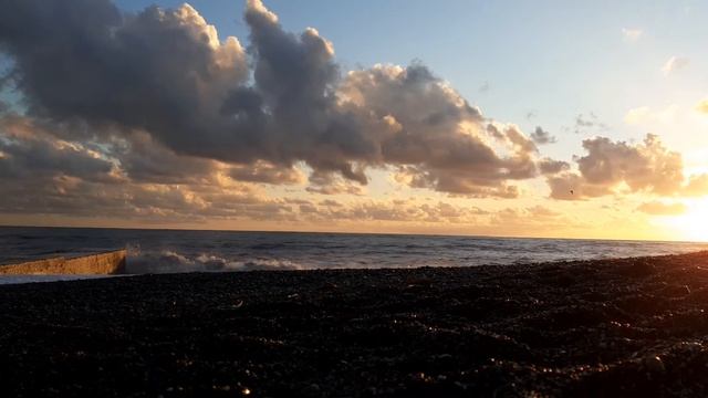 Красивые кадры после шторма. Шум прибоя.