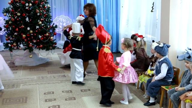 Танец Балеринок и Солдатиков (средняя группа)