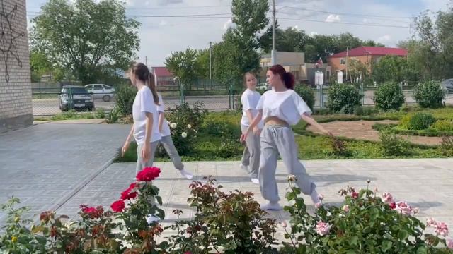 Танец "Тут и там"