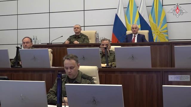 Белоусов посетил с инспекцией командный пункт ВКС, где ему показали как Су-34 сбрасывают УМПК.