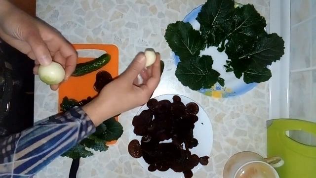Иудино ухо. Салат из аурикулярии с листьями горчицы.