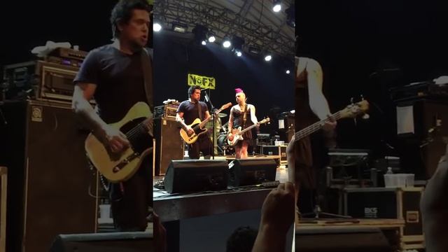 Nofx - stickin' in my eyes  @ Circo Voador - Rio de Janeiro - 11/12/2015