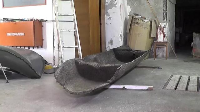 Лодку столетней давности нашли на пляже в Пинском районе